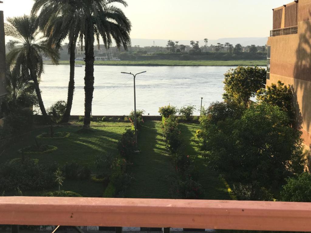 East Luxor Apartments With Nile Views Jazirat al Awwamiyah Bagian luar foto